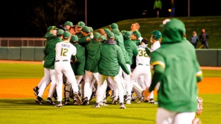Baylor Walks-Off Central Michigan in Thompson's Debut, 6-5
